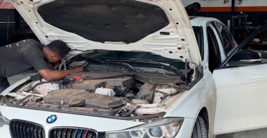BMW 320i